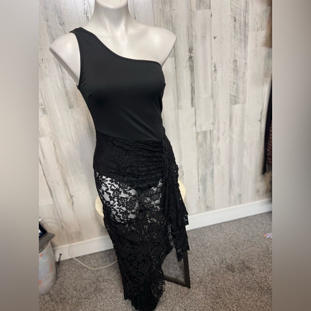 Black One-Shoulder Lace Mesh Maxi Dress • Size S • Evening / Formal / Party